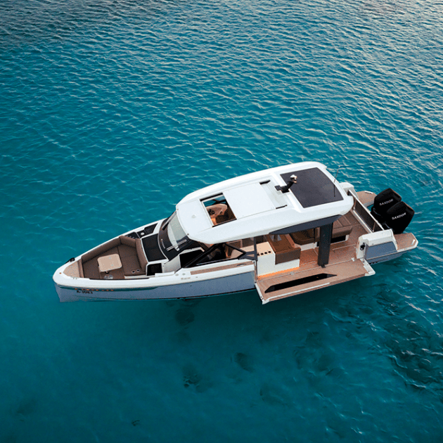 ISLA, a 40ft Saxdor 400 GTO motor yacht, anchored on turquoise water in Aruba